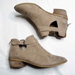 •Abound•Size9•Tan Ankle Bootie•Round Toe•Back Zip Closure• Casual•